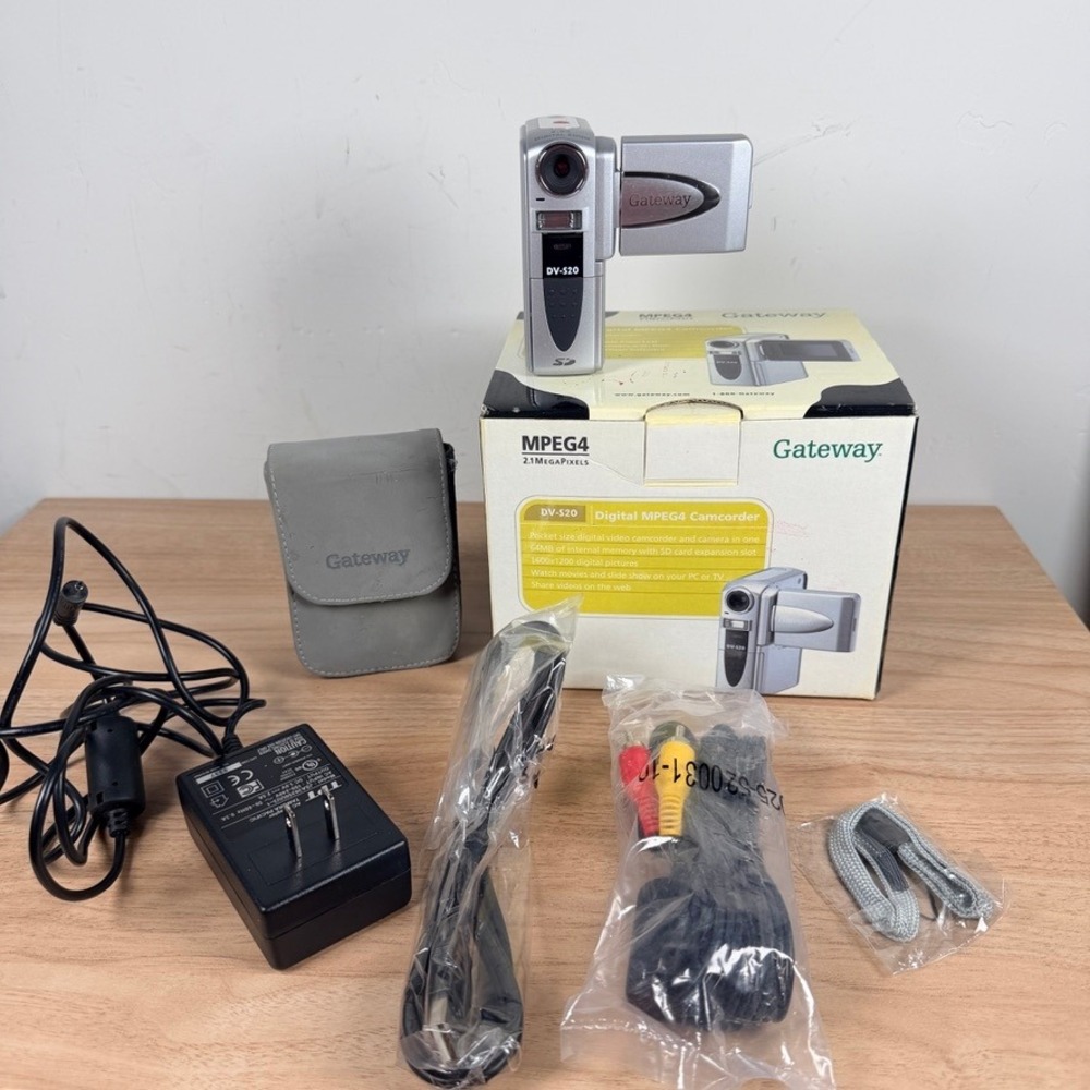 Gateway DV-S20 Digital Camcorder MPEG4 2.1MP Retro Y2K Tech Pocket Camera READ